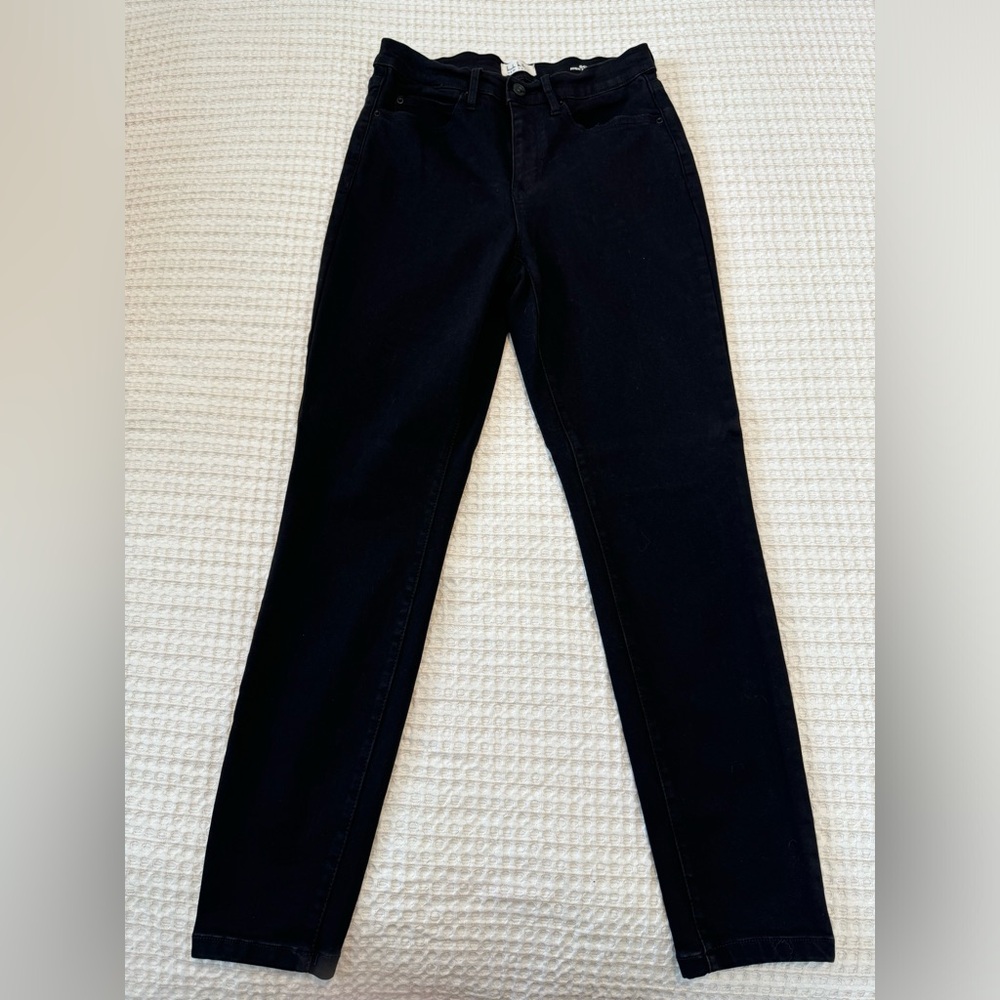 Women's Classic Black Skinny Jeans